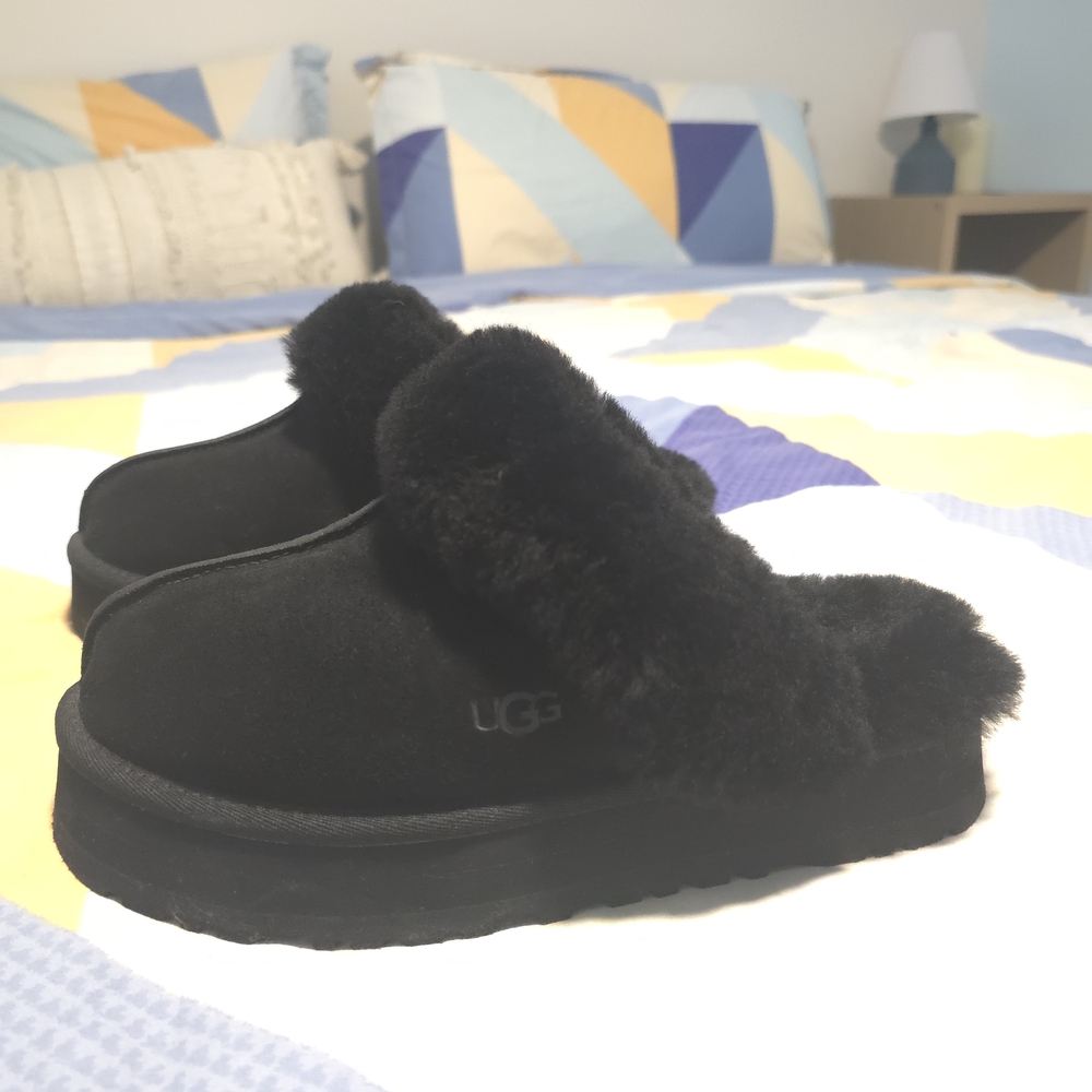 UGG Women's Black Fluffy Slippers